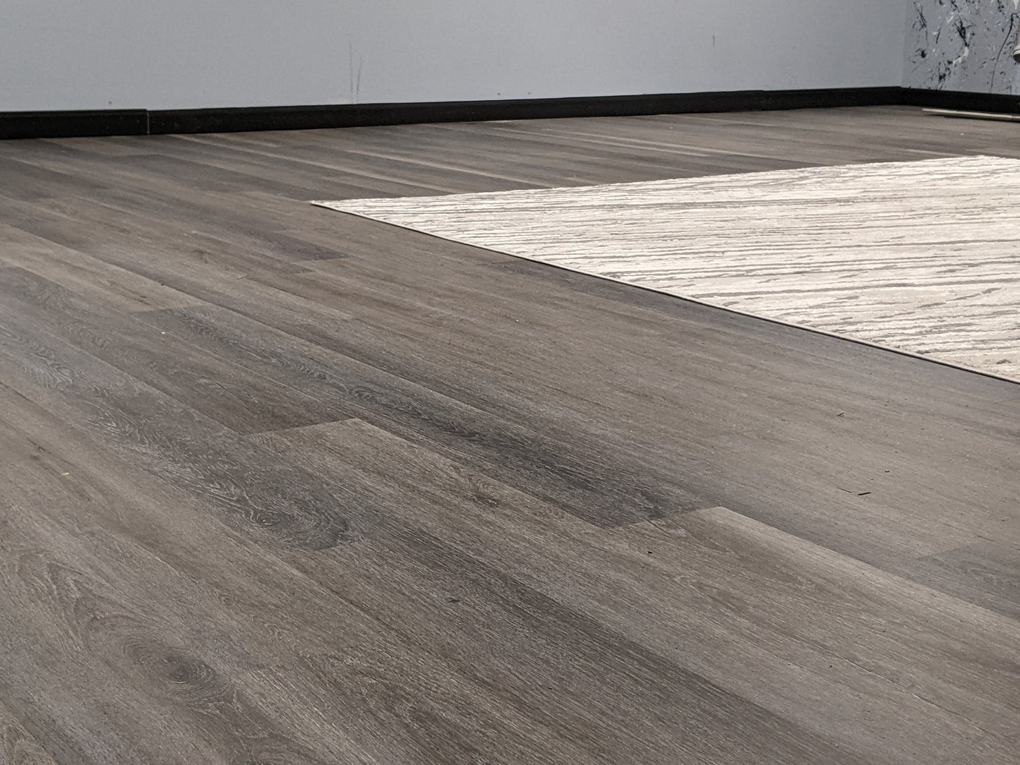 Vinyl Flooring UNICLIC w/ built-in underlayment Gray Woodgrain